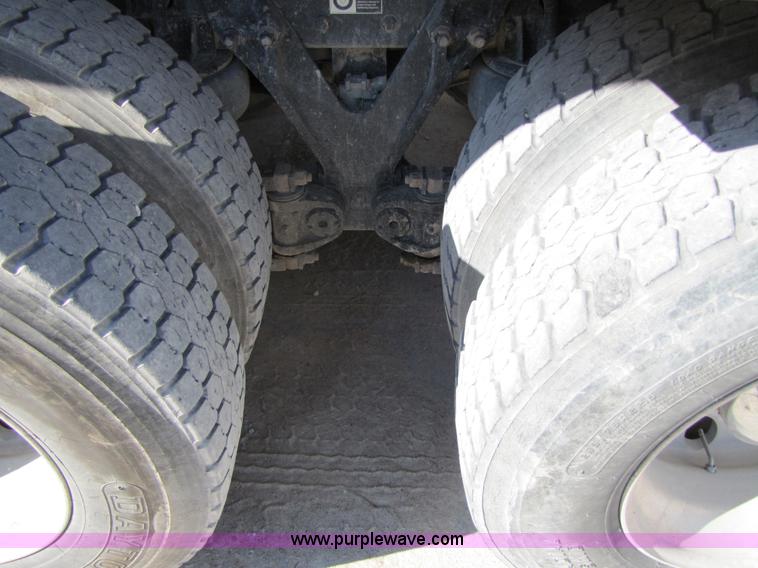 image for item 4648 2000 Kenworth Construct T800 semi truck