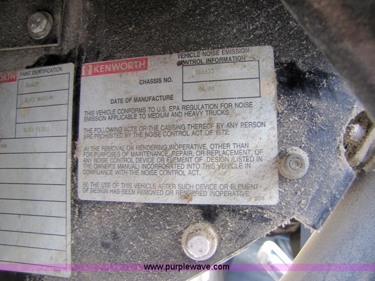 image for item 4648 2000 Kenworth Construct T800 semi truck