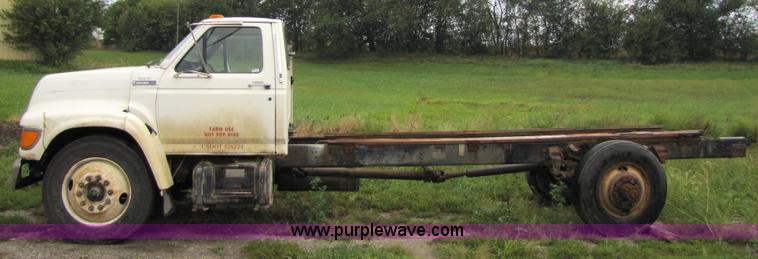 image for item 5261 1996 Ford F650 cab and chassis