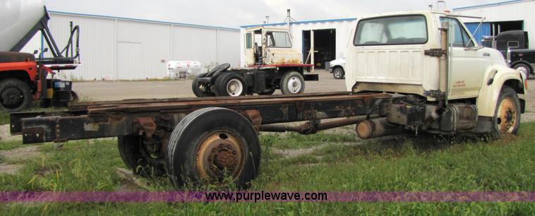 image for item 5261 1996 Ford F650 cab and chassis