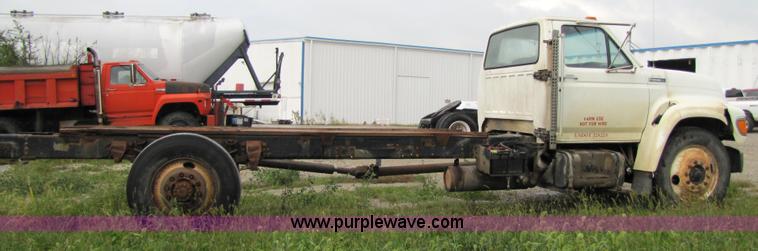 image for item 5261 1996 Ford F650 cab and chassis