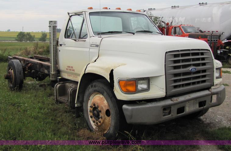 image for item 5261 1996 Ford F650 cab and chassis
