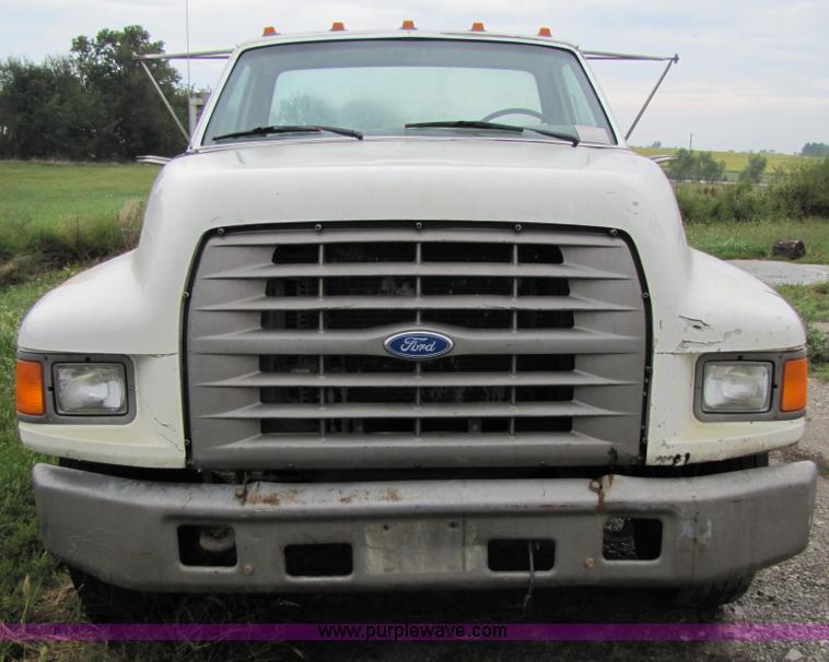 image for item 5261 1996 Ford F650 cab and chassis