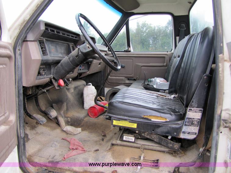image for item 5261 1996 Ford F650 cab and chassis