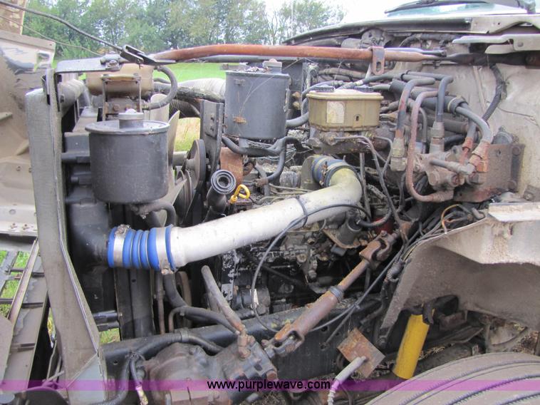 image for item 5261 1996 Ford F650 cab and chassis