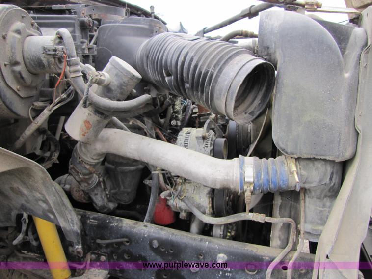 image for item 5261 1996 Ford F650 cab and chassis