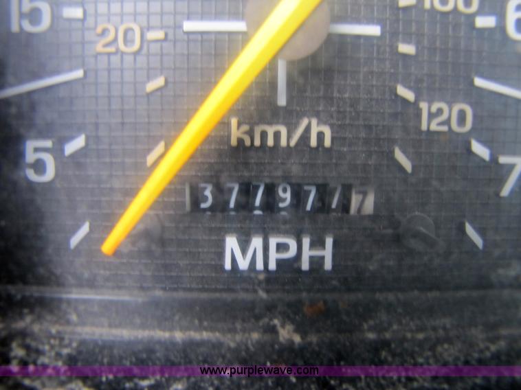 image for item 5261 1996 Ford F650 cab and chassis