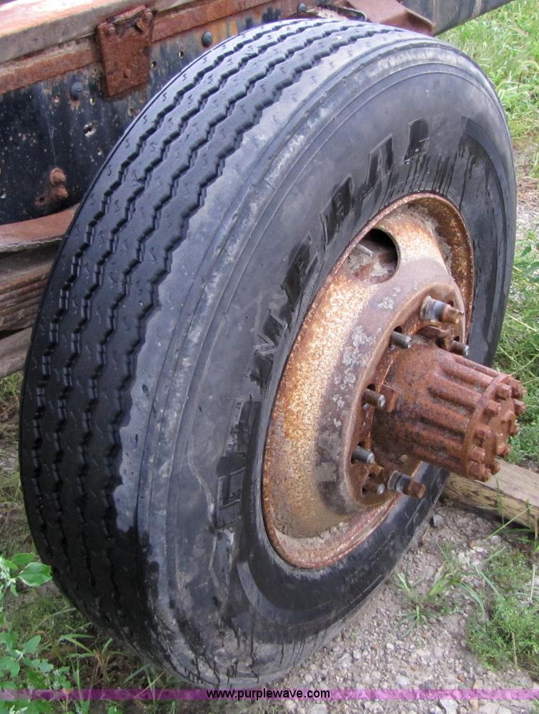 image for item 5261 1996 Ford F650 cab and chassis