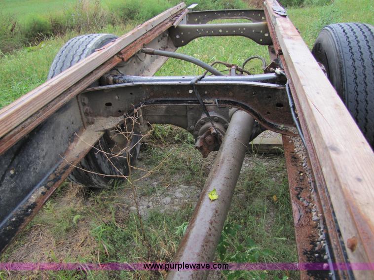 image for item 5261 1996 Ford F650 cab and chassis