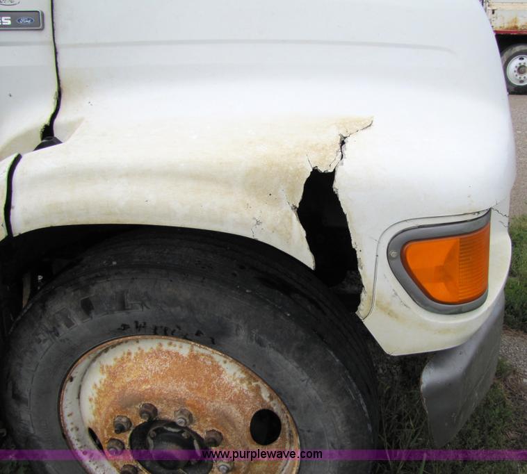 image for item 5261 1996 Ford F650 cab and chassis