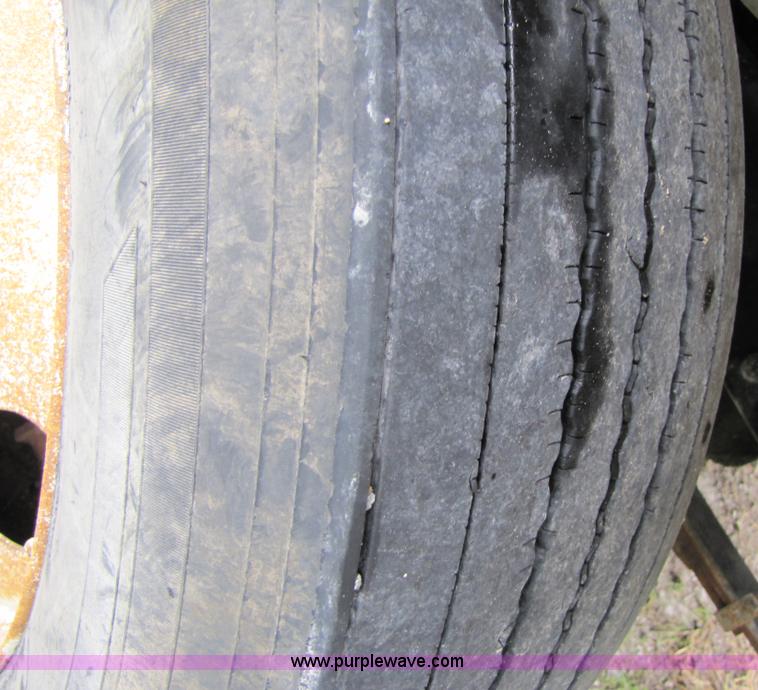 image for item 5261 1996 Ford F650 cab and chassis