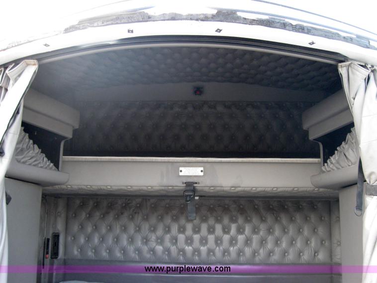 image for item 5570 2005 Kenworth 60" Aerocab sleeper cab