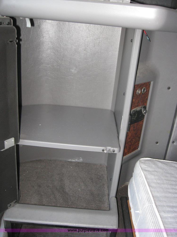 image for item 5570 2005 Kenworth 60" Aerocab sleeper cab