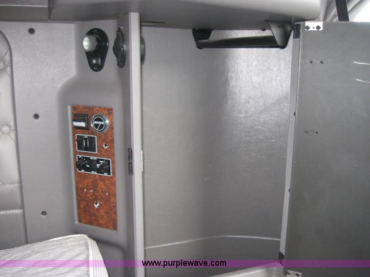 image for item 5570 2005 Kenworth 60" Aerocab sleeper cab