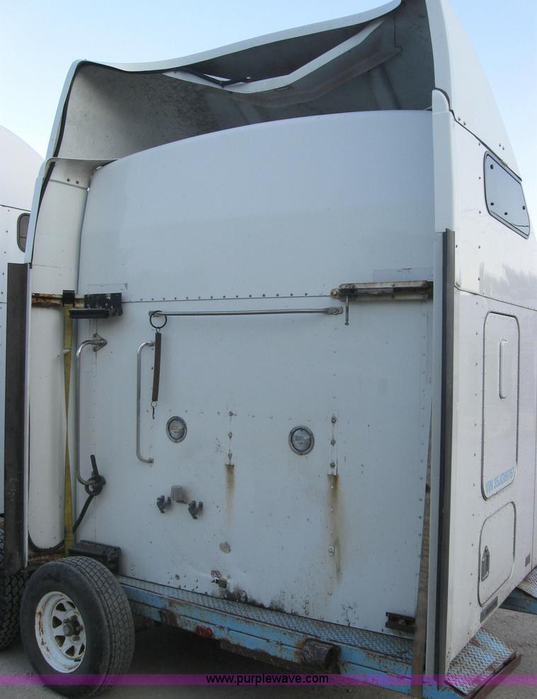 image for item 5570 2005 Kenworth 60" Aerocab sleeper cab