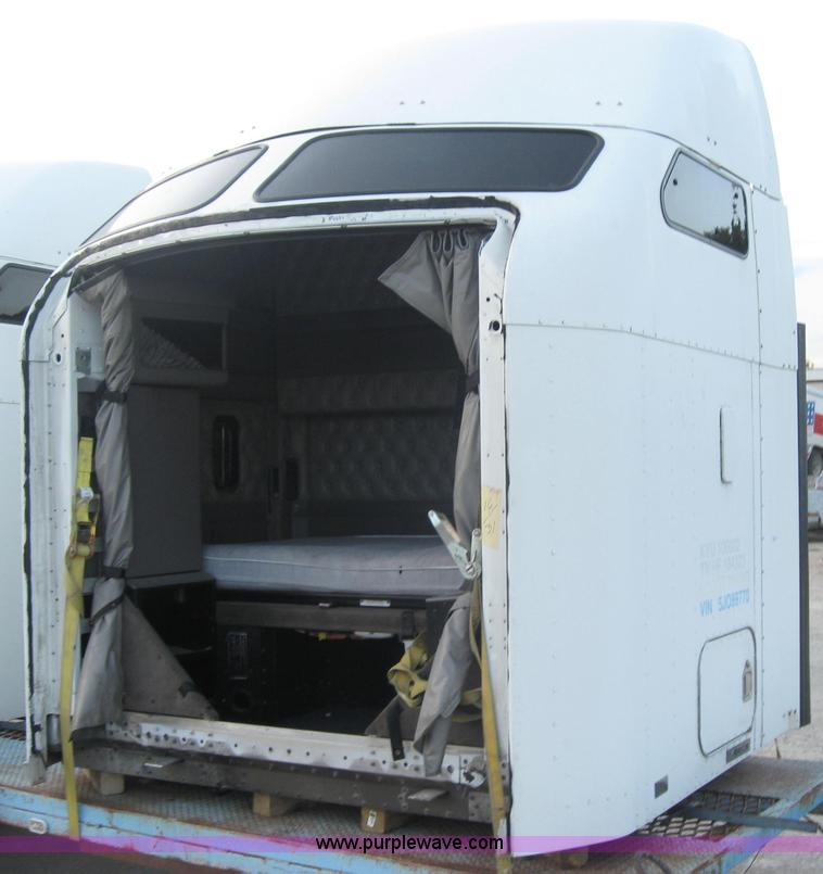 image for item 5571 2005 Kenworth 60" Aerocab sleeper