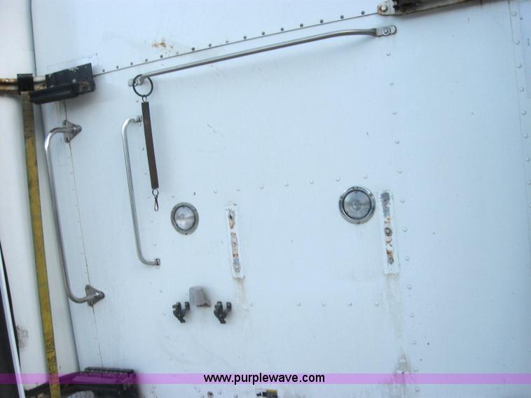 image for item 5571 2005 Kenworth 60" Aerocab sleeper