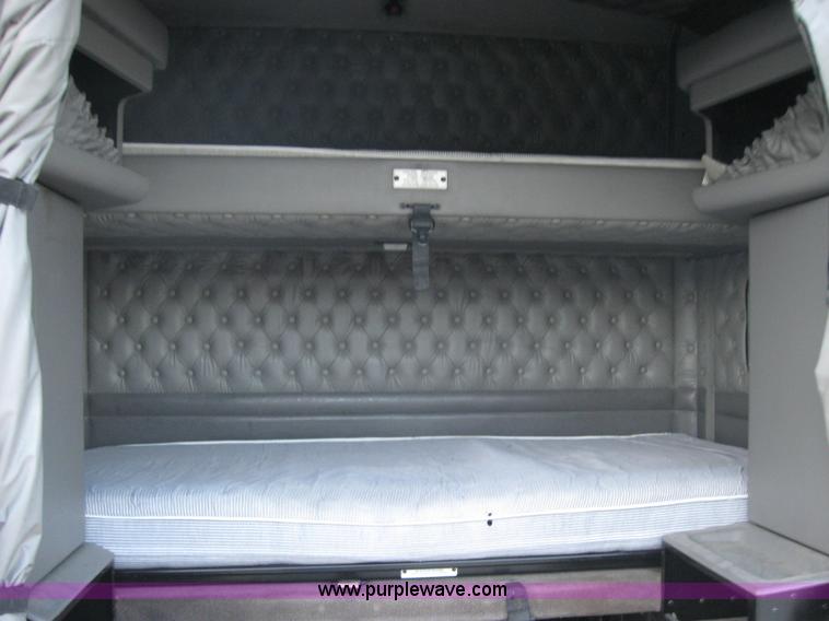 image for item 5571 2005 Kenworth 60" Aerocab sleeper