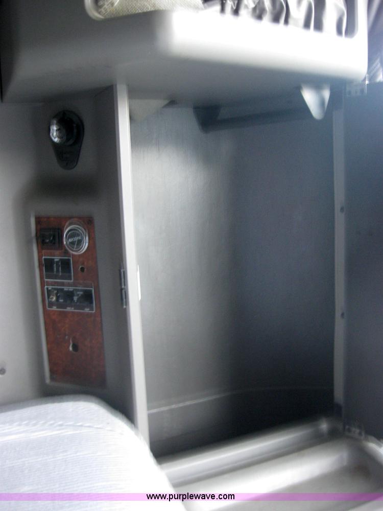 image for item 5571 2005 Kenworth 60" Aerocab sleeper