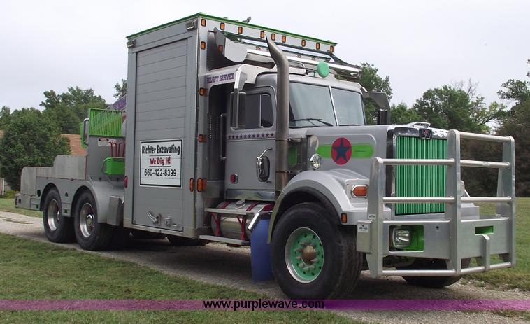 image for item 5788 1979 Western Star heavy service crane truck