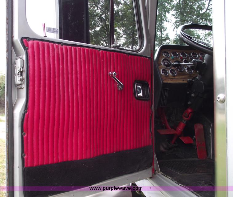 image for item 5788 1979 Western Star heavy service crane truck