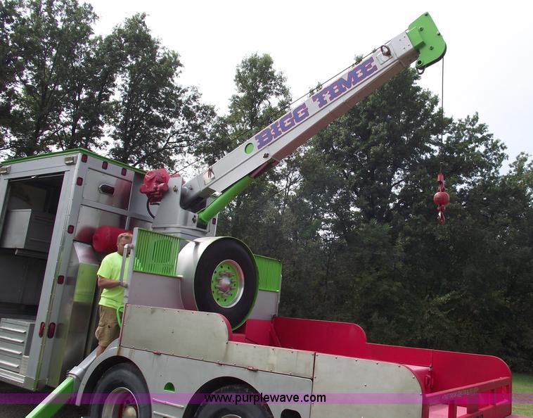 image for item 5788 1979 Western Star heavy service crane truck