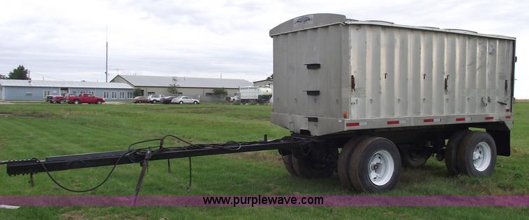 image for item 5812 1984 15' aluminum pup trailer