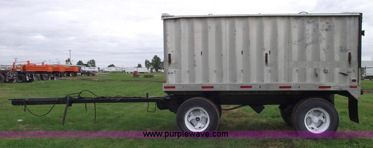 image for item 5812 1984 15' aluminum pup trailer