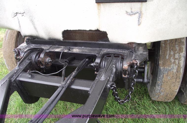 image for item 5812 1984 15' aluminum pup trailer