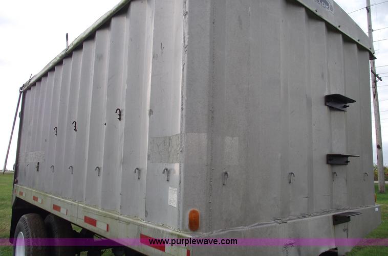 image for item 5812 1984 15' aluminum pup trailer