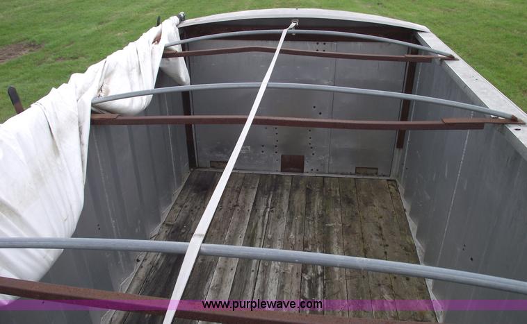 image for item 5812 1984 15' aluminum pup trailer