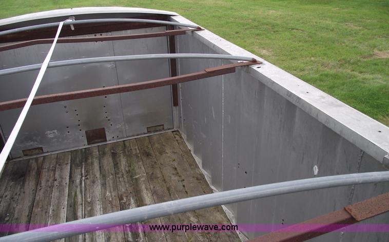 image for item 5812 1984 15' aluminum pup trailer