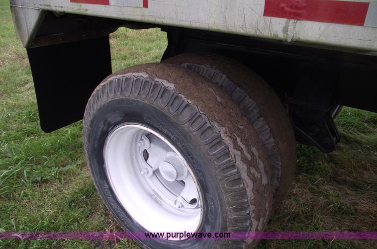 image for item 5812 1984 15' aluminum pup trailer