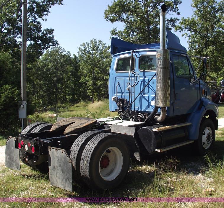 image for item 5846 1999 Sterling A9513 semi truck