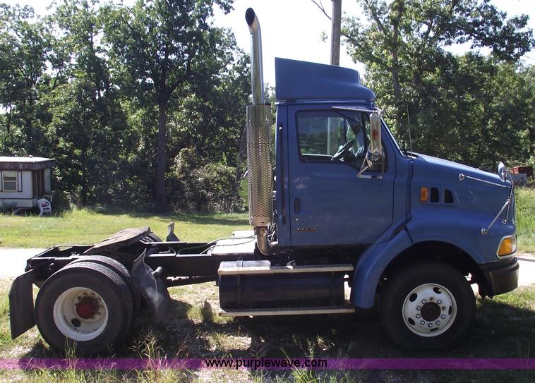image for item 5846 1999 Sterling A9513 semi truck