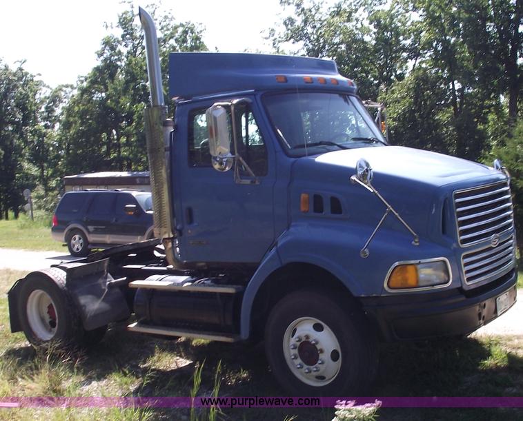 image for item 5846 1999 Sterling A9513 semi truck
