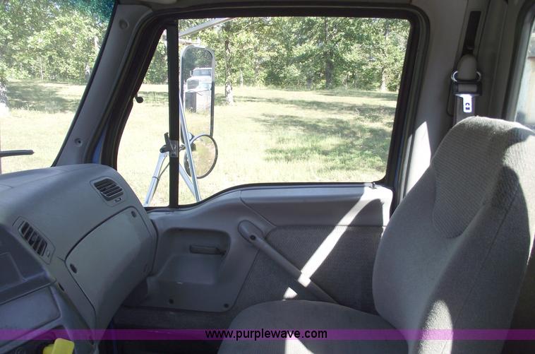 image for item 5846 1999 Sterling A9513 semi truck