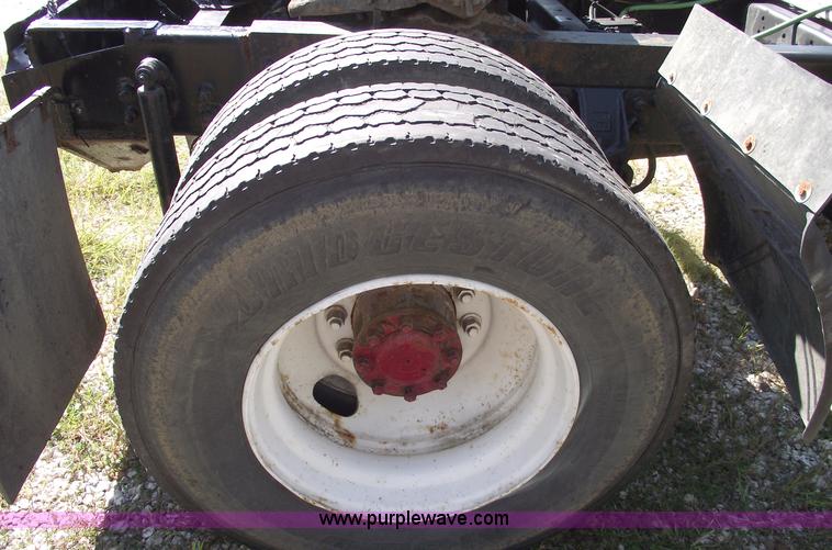 image for item 5846 1999 Sterling A9513 semi truck