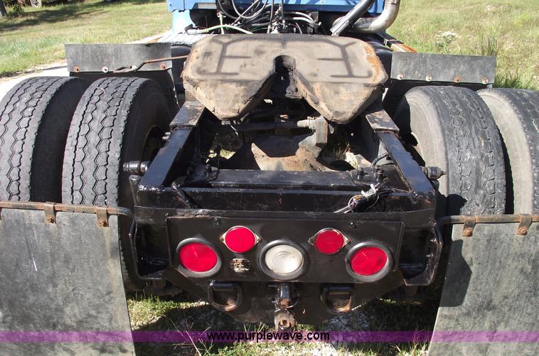 image for item 5846 1999 Sterling A9513 semi truck