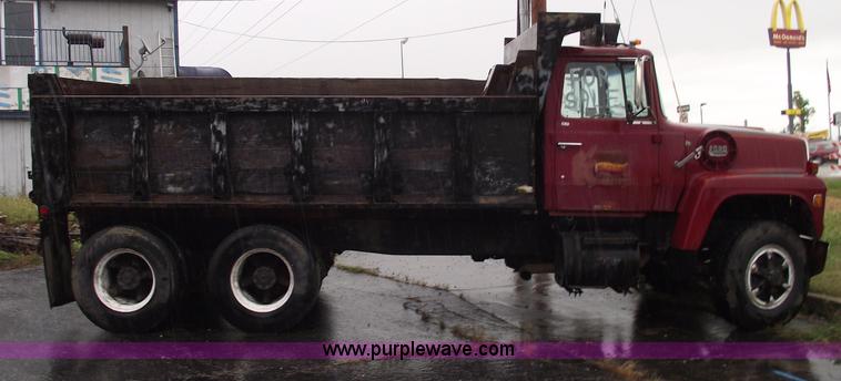 image for item 5853 1980 Ford F8000 dump truck