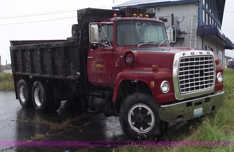 image for item 5853 1980 Ford F8000 dump truck
