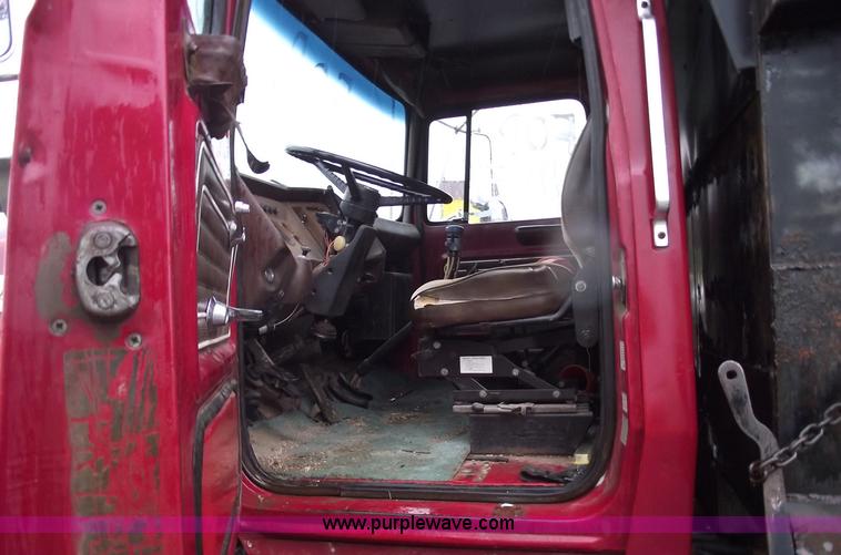 image for item 5853 1980 Ford F8000 dump truck