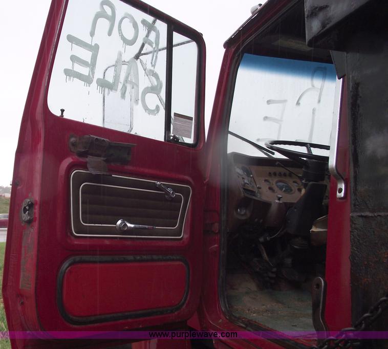 image for item 5853 1980 Ford F8000 dump truck