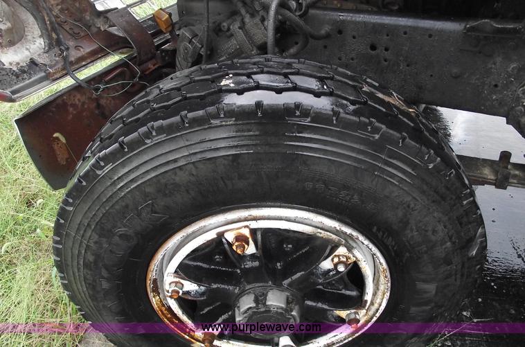 image for item 5853 1980 Ford F8000 dump truck