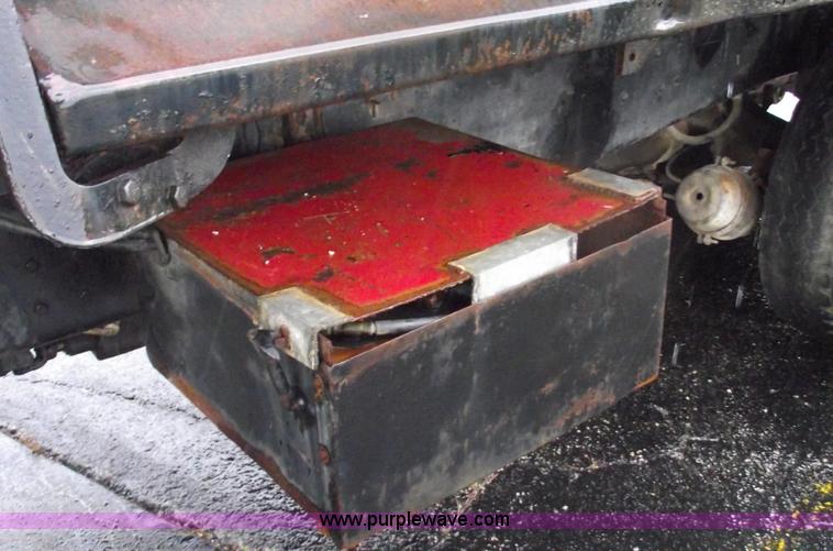 image for item 5853 1980 Ford F8000 dump truck