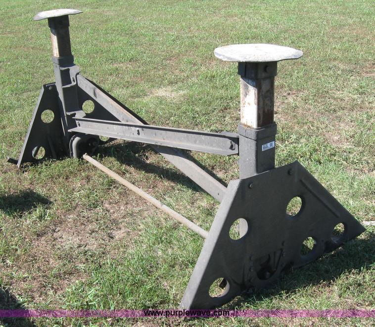 Holland semi trailer landing gear in Wamego, KS Item 2276 sold