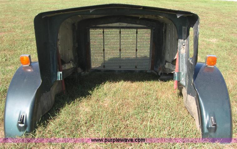 image for item 2277 Kenworth T-800 semi truck hood