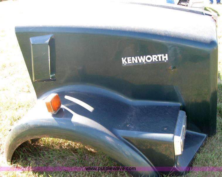 image for item 2277 Kenworth T-800 semi truck hood