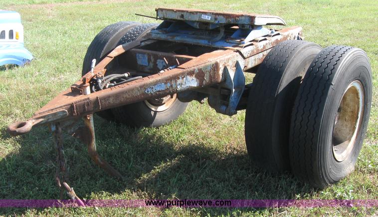 image for item 2279 Strick Model-400 semi trailer converter dolly