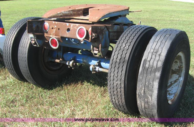 image for item 2279 Strick Model-400 semi trailer converter dolly